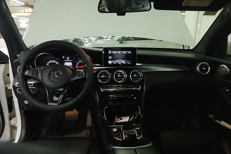 Used Mercedes-Benz GLC 2016 GLC 260 4MATIC Luxury Model Center Console