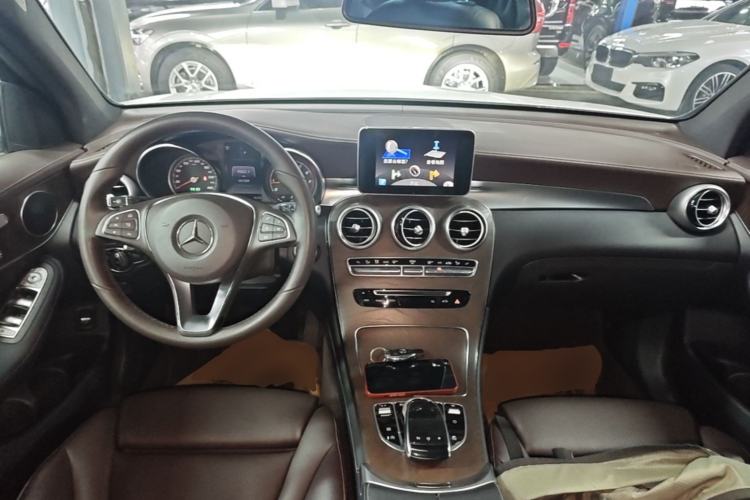 Used Mercedes-Benz GLC 2016 GLC 300 4MATIC Dynamic Model Center Console