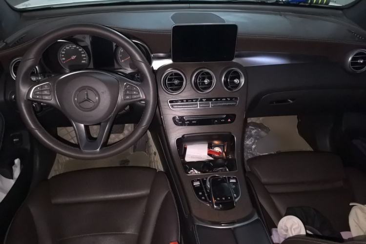 Used Mercedes-Benz GLC 2016 GLC 300 4MATIC Dynamic Model Center Console