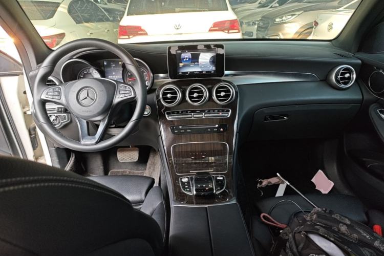 Used Mercedes-Benz GLC 2016 GLC 260 4MATIC Dynamic Edition Center Console