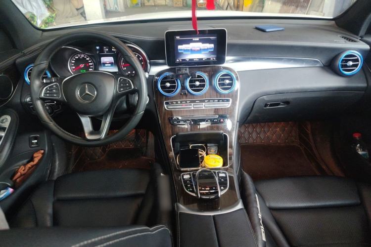 Used Mercedes-Benz GLC 2016 GLC 260 4MATIC Dynamic Edition Center Console