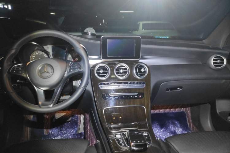 Used Mercedes-Benz GLC 2016 GLC 260 4MATIC Dynamic Edition Center Console