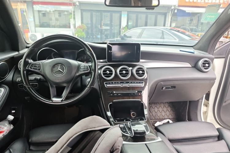 Used Mercedes-Benz GLC 2016 GLC 260 4MATIC Luxury Model Center Console