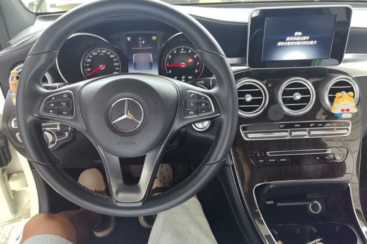 Used Mercedes-Benz GLC 2016 GLC 260 4MATIC Dynamic Edition Center Console