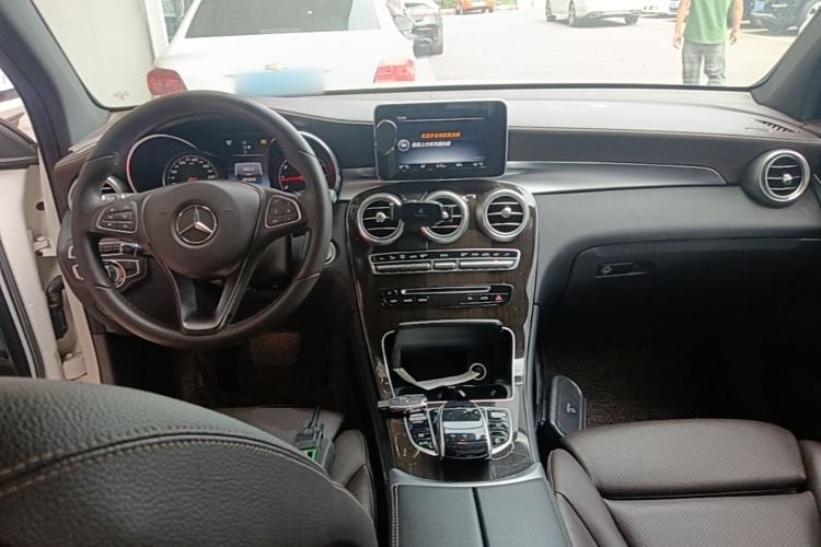 Used Mercedes-Benz GLC 2016 GLC 260 4MATIC Luxury Model Center Console