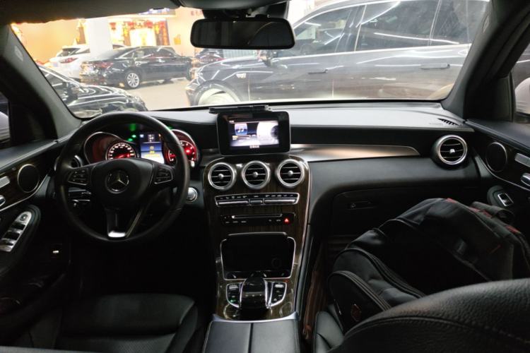 Used Mercedes-Benz GLC 2016 GLC 260 4MATIC Luxury Model Center Console