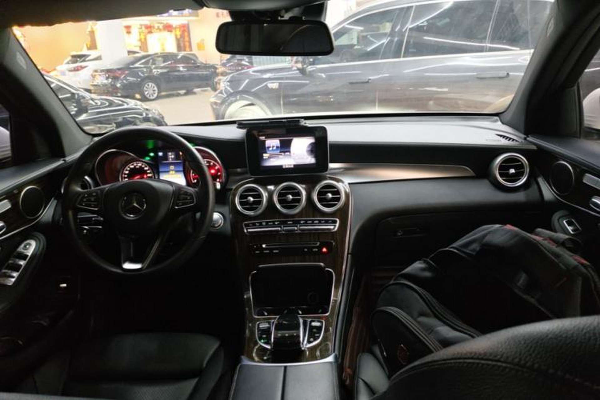 Used Mercedes-Benz GLC 2016 GLC 260 4MATIC Luxury Model Center Console