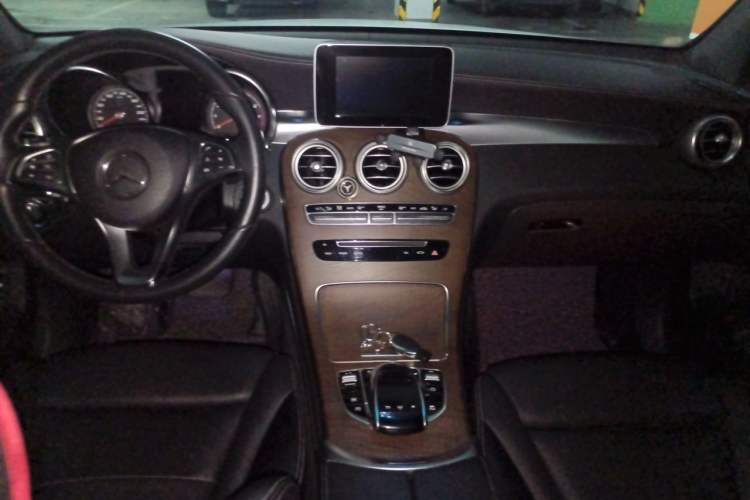 Used Mercedes-Benz GLC 2016 GLC 300 4MATIC Dynamic Model Center Console