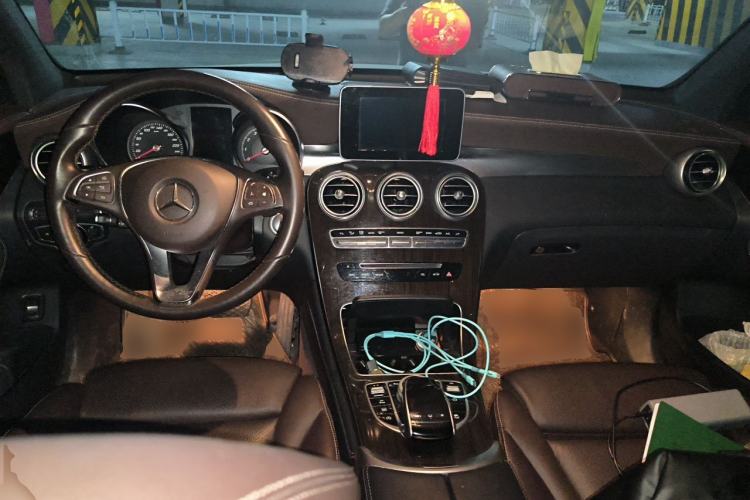 Used Mercedes-Benz GLC 2016 GLC 260 4MATIC Dynamic Edition Center Console