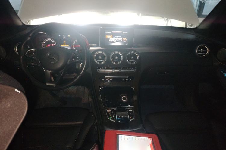 Used Mercedes-Benz GLC 2016 GLC 260 4MATIC Dynamic Edition Center Console
