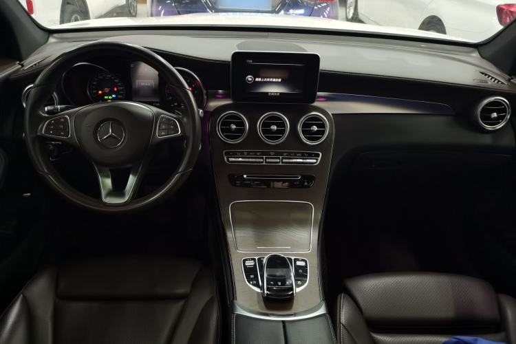Used Mercedes-Benz GLC 2016 GLC 300 4MATIC Dynamic Model Center Console