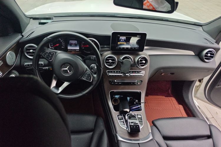 Used Mercedes-Benz GLC 2016 GLC 300 4MATIC Dynamic Model Center Console