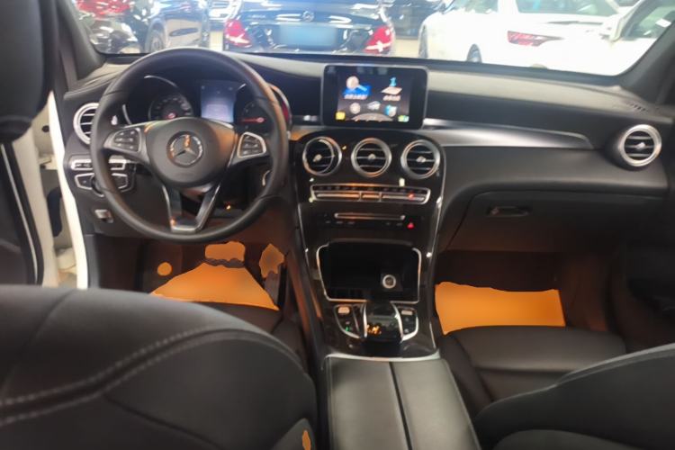 Used Mercedes-Benz GLC 2016 GLC 260 4MATIC Luxury Model Center Console