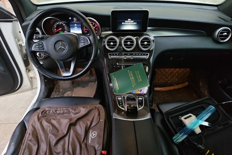 Used Mercedes-Benz GLC 2016 GLC 260 4MATIC Dynamic Edition Center Console