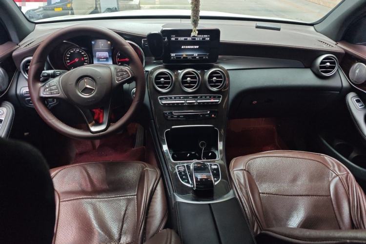 Used Mercedes-Benz GLC 2016 GLC 260 4MATIC Dynamic Edition Center Console