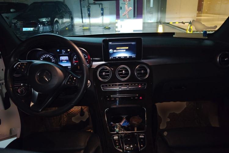 Used Mercedes-Benz GLC 2016 GLC 260 4MATIC Dynamic Edition Center Console