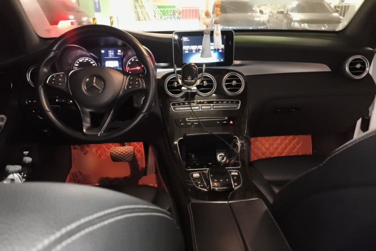Used Mercedes-Benz GLC 2016 GLC 260 4MATIC Luxury Model Center Console