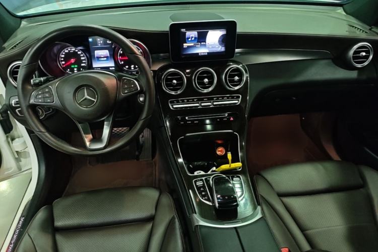 Used Mercedes-Benz GLC 2016 GLC 260 4MATIC Dynamic Edition Center Console