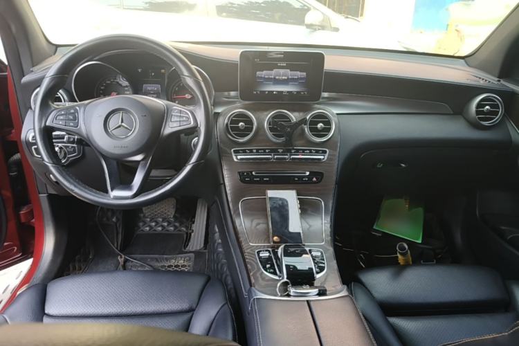 Used Mercedes-Benz GLC 2016 GLC 300 4MATIC Dynamic Model Center Console