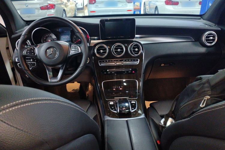 Used Mercedes-Benz GLC 2016 GLC 260 4MATIC Luxury Model Center Console
