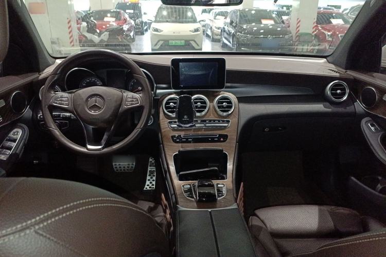 Used Mercedes-Benz GLC 2016 GLC 300 4MATIC Dynamic Model Center Console
