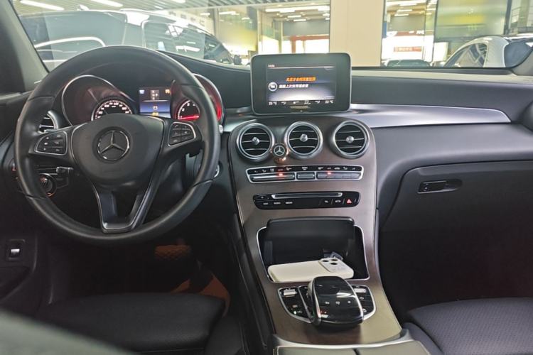 Used Mercedes-Benz GLC 2016 GLC 300 4MATIC Dynamic Model Center Console