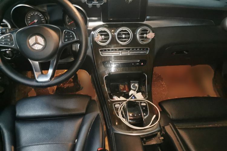 Used Mercedes-Benz GLC 2016 GLC 260 4MATIC Luxury Model Center Console