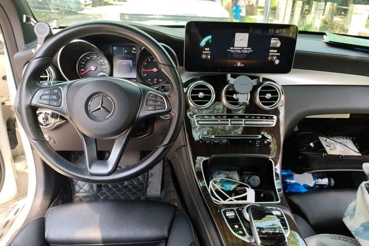 Used Mercedes-Benz GLC 2016 GLC 260 4MATIC Dynamic Edition Center Console