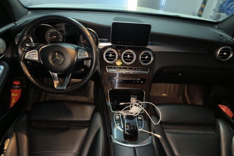 Used Mercedes-Benz GLC 2016 GLC 260 4MATIC Luxury Model Center Console