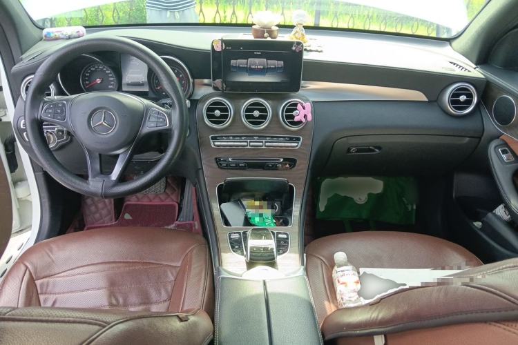 Used Mercedes-Benz GLC 2016 GLC 300 4MATIC Luxury Model Center Console