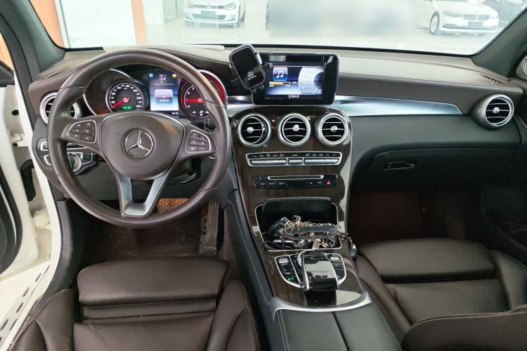 Used Mercedes-Benz GLC 2016 GLC 260 4MATIC Luxury Model Center Console