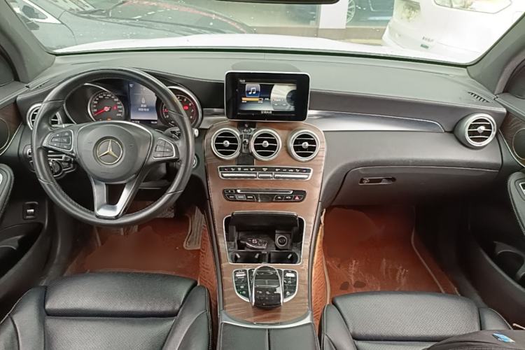 Used Mercedes-Benz GLC 2016 GLC 300 4MATIC Dynamic Model Center Console