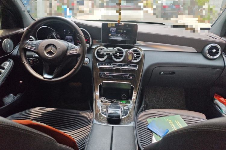 Used Mercedes-Benz GLC 2016 GLC 260 4MATIC Dynamic Edition Center Console