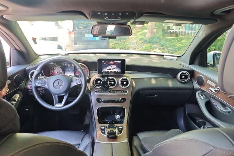 Used Mercedes-Benz GLC 2016 GLC 300 4MATIC Dynamic Model Center Console