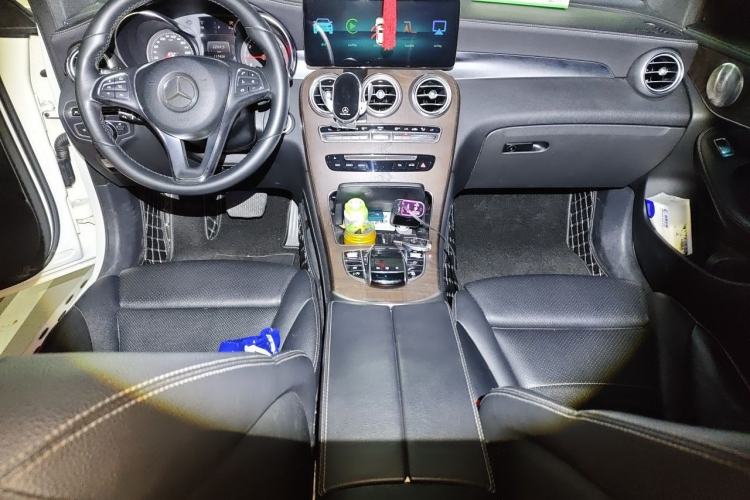 Used Mercedes-Benz GLC 2016 GLC 300 4MATIC Dynamic Model Center Console