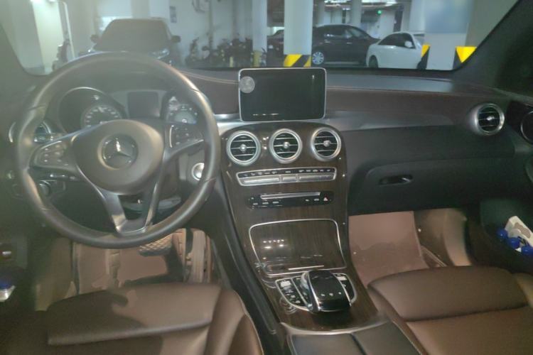 Used Mercedes-Benz GLC 2016 GLC 260 4MATIC Dynamic Edition Center Console