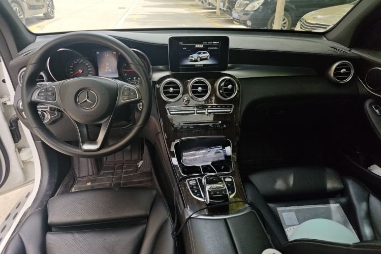 Used Mercedes-Benz GLC 2016 GLC 260 4MATIC Dynamic Edition Center Console