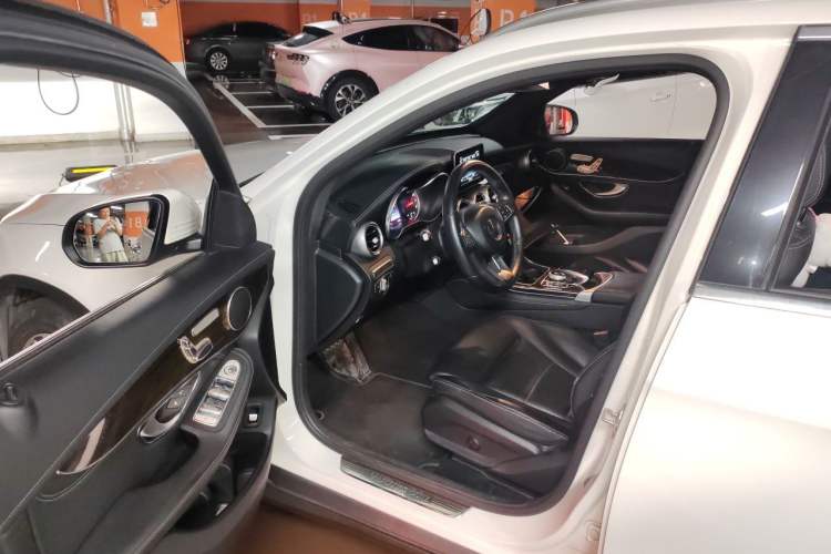 Used Mercedes-Benz GLC 2016 GLC 260 4MATIC Dynamic Edition Driver Seat