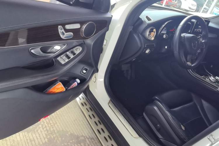 Used Mercedes-Benz GLC 2016 GLC 260 4MATIC Dynamic Edition Driver Seat