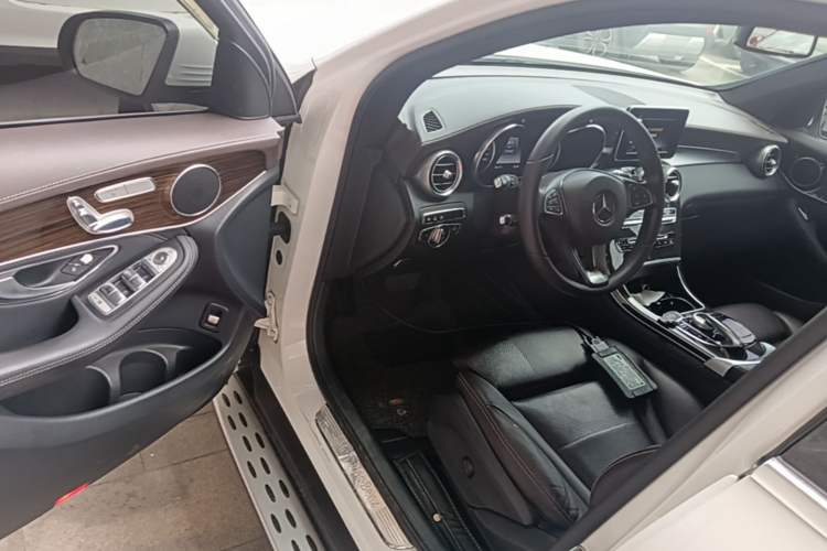 Used Mercedes-Benz GLC 2016 GLC 260 4MATIC Luxury Model Driver Seat