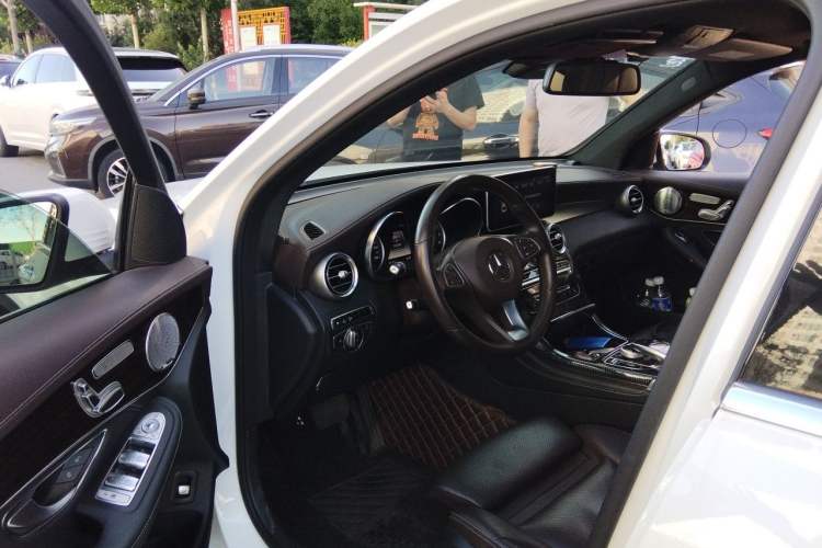 Used Mercedes-Benz GLC 2016 GLC 260 4MATIC Luxury Model Driver Seat