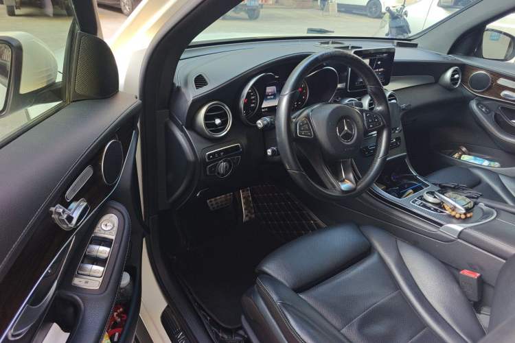Used Mercedes-Benz GLC 2016 GLC 260 4MATIC Luxury Model Driver Seat
