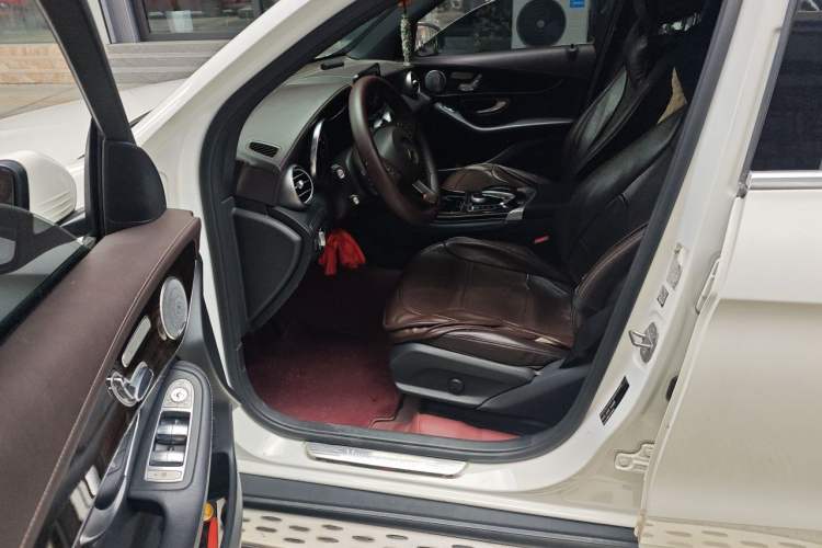 Used Mercedes-Benz GLC 2016 GLC 260 4MATIC Dynamic Edition Driver Seat