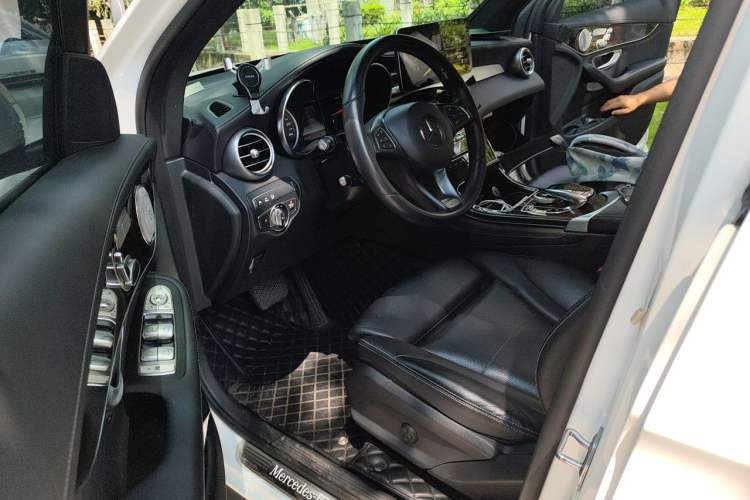 Used Mercedes-Benz GLC 2016 GLC 260 4MATIC Dynamic Edition Driver Seat
