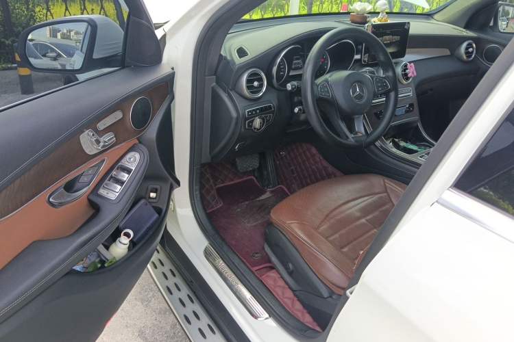 Used Mercedes-Benz GLC 2016 GLC 300 4MATIC Luxury Model Driver Seat