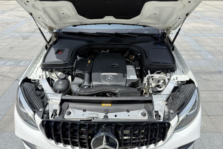 Used Mercedes-Benz GLC 2016 GLC 260 4MATIC Dynamic Edition Engine Bay