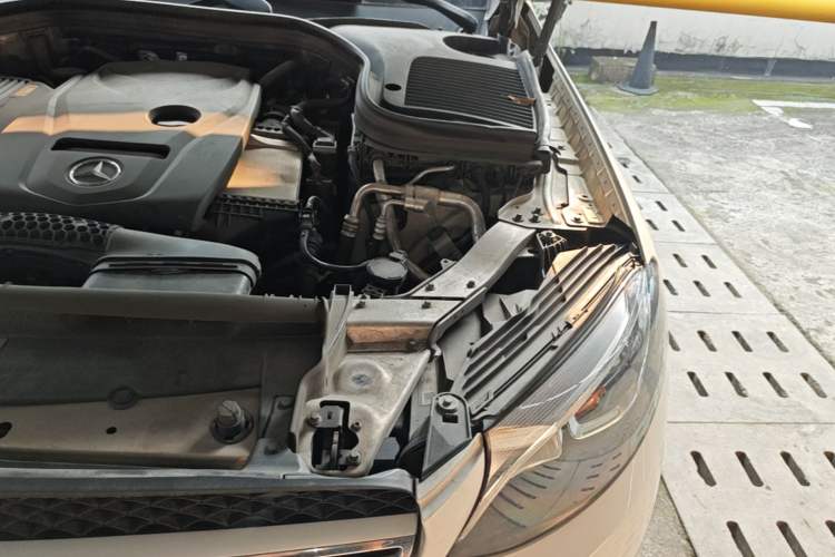 Used Mercedes-Benz GLC 2016 GLC 260 4MATIC Dynamic Edition Engine Bay Left