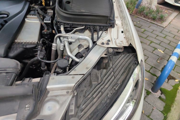 Used Mercedes-Benz GLC 2016 GLC 300 4MATIC Dynamic Model Engine Bay Left