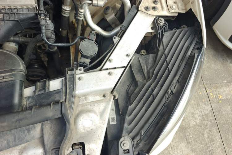 Used Mercedes-Benz GLC 2016 GLC 260 4MATIC Luxury Model Engine Bay Left
