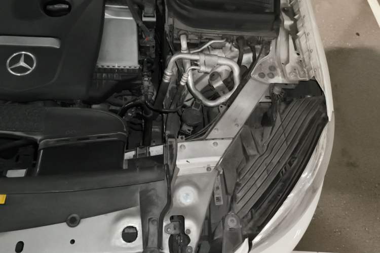 Used Mercedes-Benz GLC 2016 GLC 260 4MATIC Luxury Model Engine Bay Left
